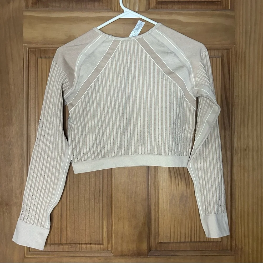 Women's cream long sleeve athletic top - Picture 3 of 4